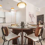 Lovely & Exclusive Apartment In The Centre By Rems
