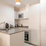 Lovely & Exclusive Apartment In The Centre By Rems